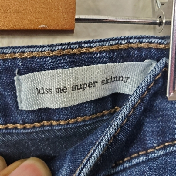 Jessica Simpson Super Skinny Kiss Me 10x30 Jeans - Picture 3 of 11